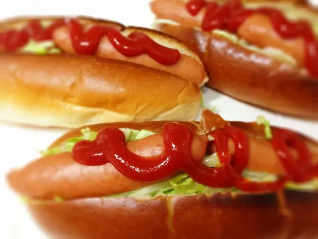 È fattibile per un individuo con demenza consumare hot dog?