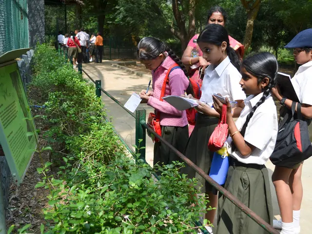 Genitori di River Forest, Illinois premono sul consiglio scolastico per trattare con gli insegnanti...