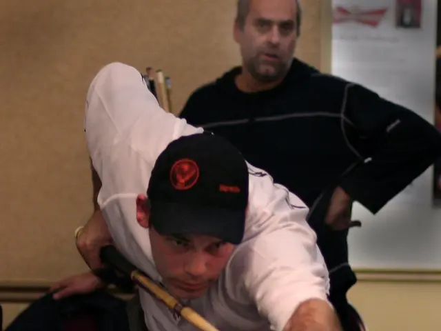 L'attore Wotan Wilke Möhring sostituisce Elton nello spettacolo intitolato "Chi lo sa?"