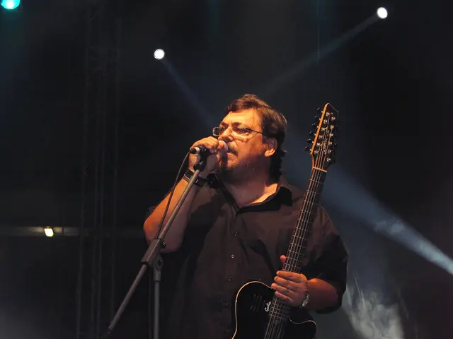 Il musicista Miles Kane pubblica il brano 'I Pray', improntato alla spiritualità, come suo ultimo...