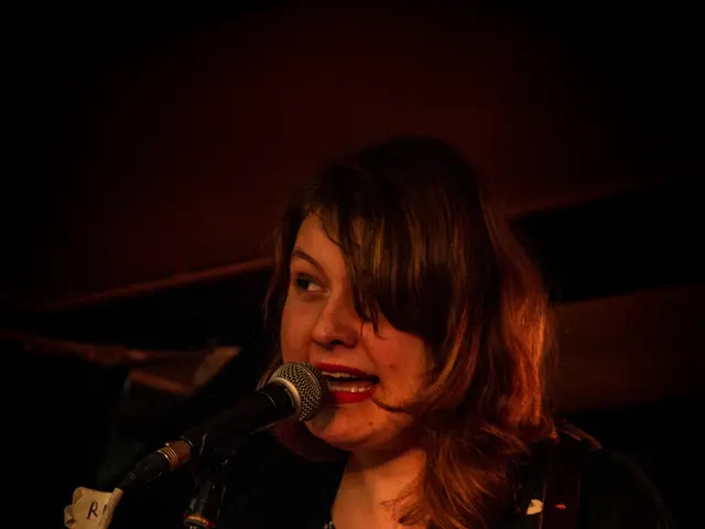 Debbie Gibson ha lottato per stabilirsi come cantautrice-produttrice poliedrica, precedendo...