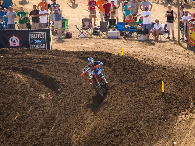 L'attore Nicholas Braun, noto per il ruolo nella serie 'Successione', è stato tratto in arresto nel...