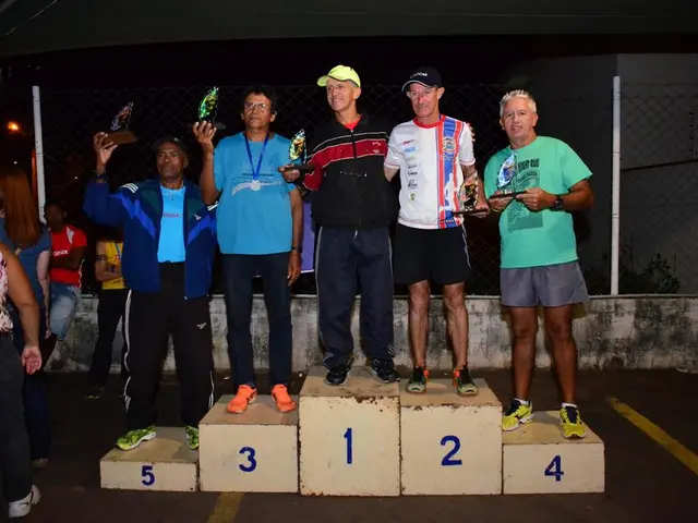 Simbolo d'oro posto sulla maglia da football di Saquon Barkley onora lui durante l'ultima fase dei...