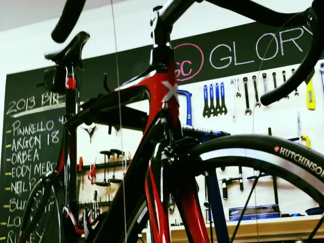 Il fabbricante di biciclette Brompton celebra il 50° anniversario con l'uscita di un'edizione...