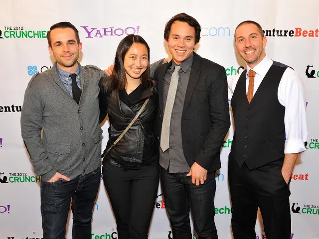 Le star partecipano alla serata di beneficenza UNICEF a Neuss, mangiando, bevendo, ballando e...