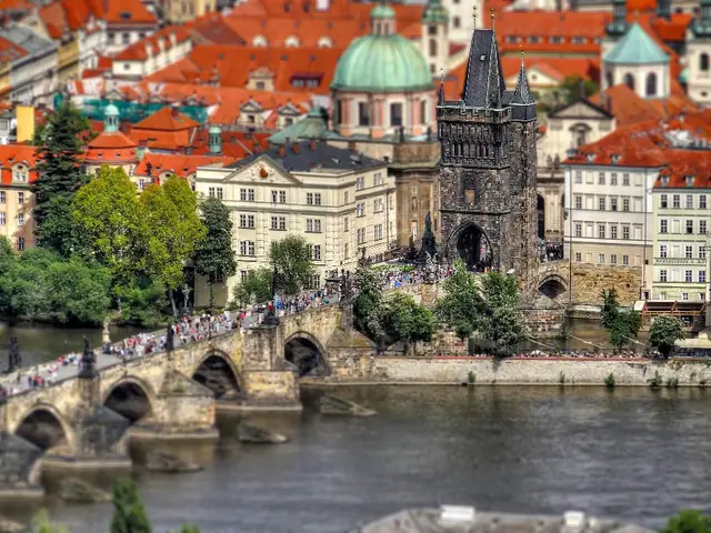 Grattacielo nel centro di Birmingham costruito con successo da Wates Construction, alto 33 piani.