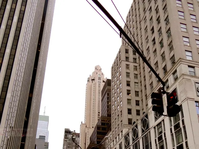 Dimostrando il tasso di letalità del COVID-19 equiparandolo alle perdite di vite nella tua comunità...