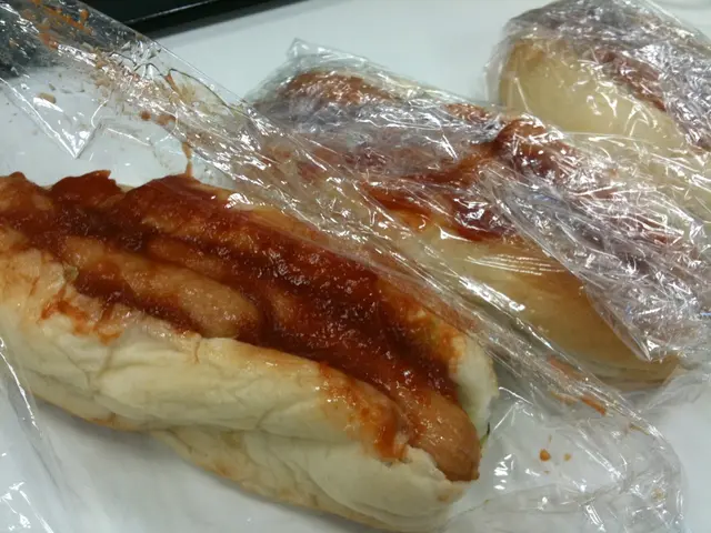 Pranzo Sorprendente del Coniuge: La Moglie Scotrega, Il Marito Consegna