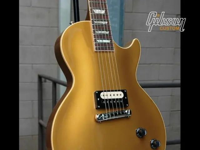 La progettazione della chitarra contemporanea viene spinta al limite dalle seconda firma di Rick...