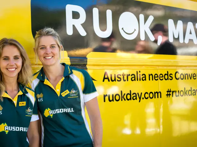 Due adolescenti si gettano da un autobus in movimento per evitare il persistente molestare in...