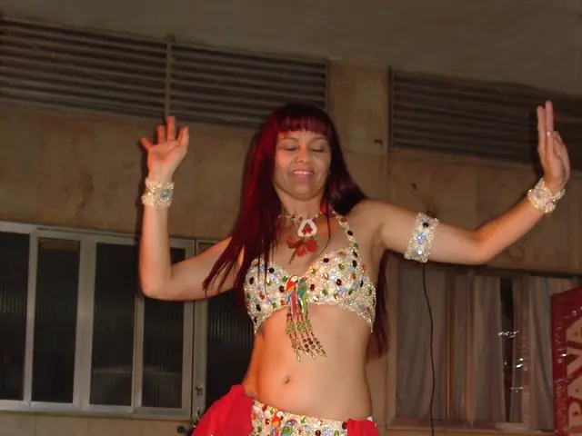 La donna subisce un attacco di cuore fatale durante una performance di danza alla cerimonia nuziale