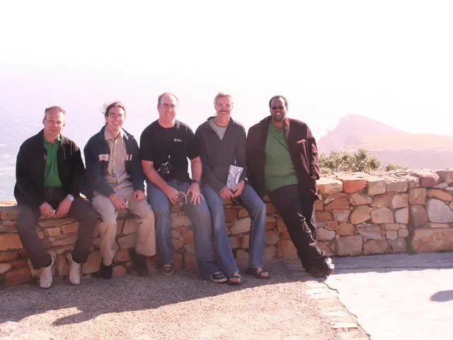 Servizi di supporto per individui che si identificano come persone di colore e comunità indigene...