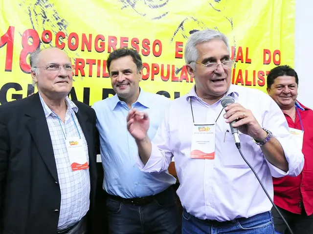 I sindacati presentano altri ricorsi come risposta al secondo decreto che li proibisce, sostenendo...