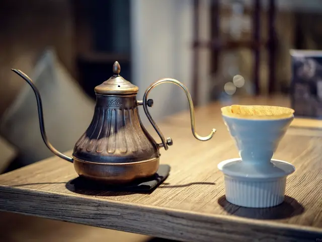 Scoperte recenti: il mio negozio di ornamenti domestici preferito ora offre una linea 'retro',...