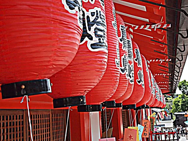 La Cina mostra la propria forza militare mentre Taiwan parla contro i culti autoritari