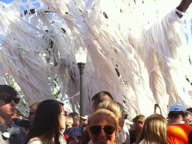 Aggiornamenti per l'attrezzatura da campeggio: visione notturna a colori completo, tenda con...