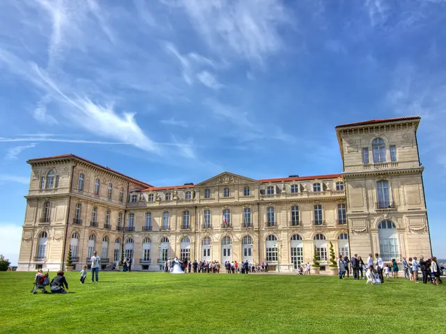 Il coniuge dell'erede cambia acconciatura, causando preoccupazione in alcuni individui