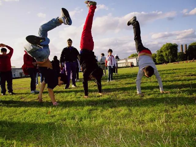 Stile di vita sedentario quotidiano ha promosso una ricerca di un programma di esercizi in quattro...