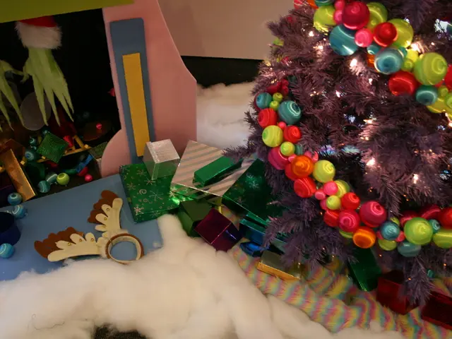 Dodici Progetti Creativi Fai Da Te per Creare Decorazioni di Pigne per Natale - Idee Innovative per...