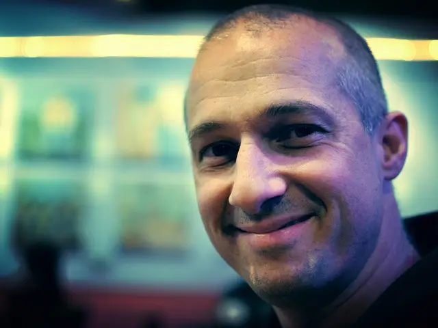 L'attore Luis Tosar si immerge in ruoli diversi nei film 'Anche la pioggia', 'La corrispondenza' e...