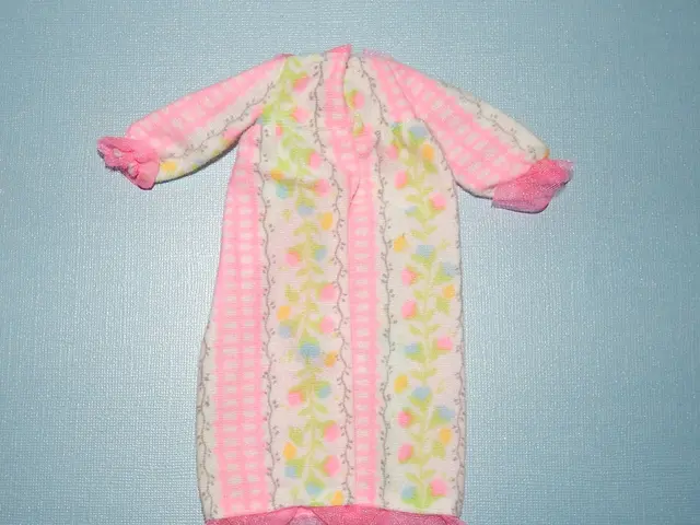 Caparbio millennial disprezza il ferro da stiro, ma si arrende alla necessità di un vaporizzatore...