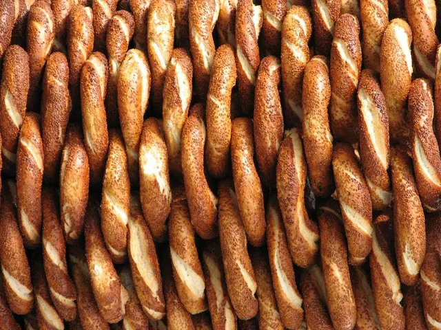 Millie Bobby Brown, agora madre,opisca in pigiama, ma i commenti online rivelano un inquietante...