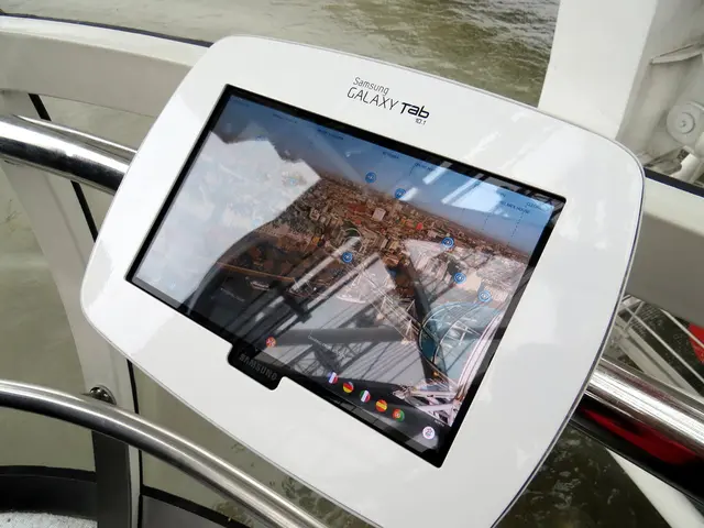 Nuovi reclute si uniscono all' Unità Nazionale di Protezione dalle Inondazioni, accolti da...