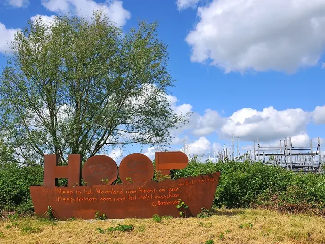 Avvio del primo parco eolico offshore previsto in Francia, che galleggia con una capacità di 30...