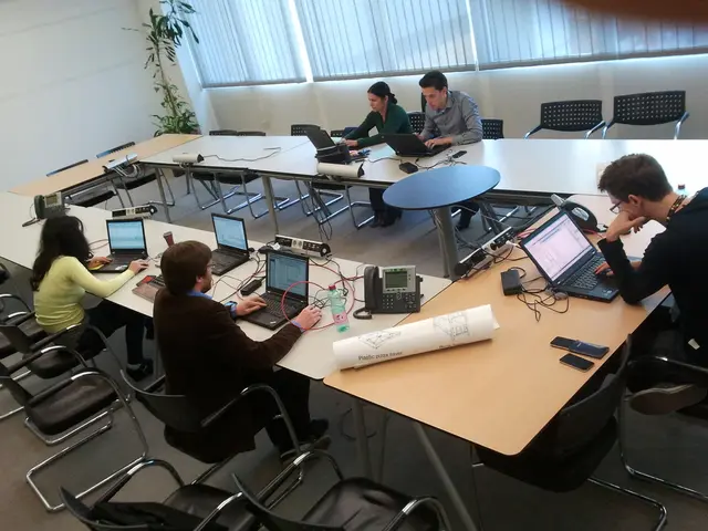 Trasformare le Strategie di Comunicazione per l'Ambiente di Lavoro Remoto-Ufficio Mixto