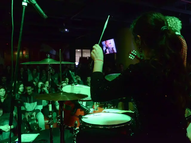 Elon Musk sarà l'ospite di Saturday Night Live l'8 maggio, con una performance musicale di Miley Cyrus.