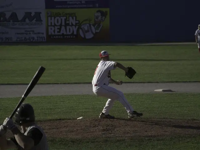 Scontro all-in a tre vie: Michael Mizrachi si cimenta in una cruenta partita a poker