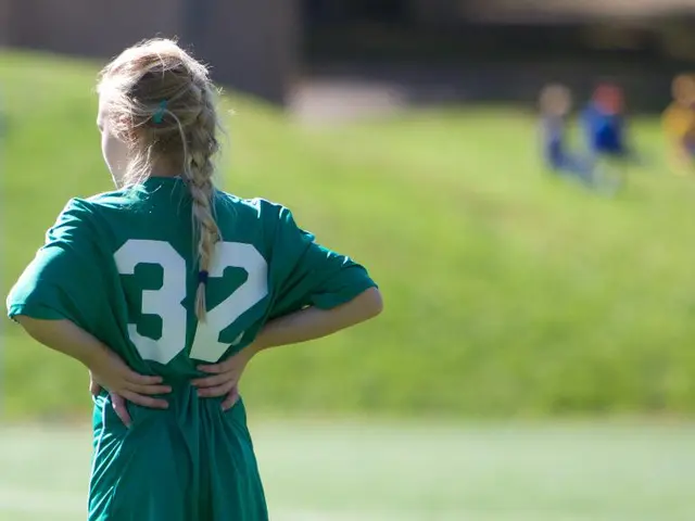 Il leader della Gioventù Verde, Nietzard, aggredisce verbalmente Söder, definendolo 'bastardo...