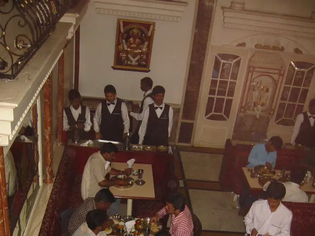 I proprietari dei ristoranti di Chicago collaborano con il Papa Leone XIV per aprire un ristorante...