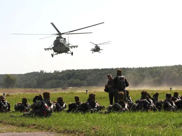 Le tenebre calano con il ritorno di Landman per una seconda stagione, promettendo di intensificare...