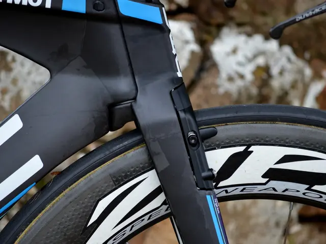 Marchio di biciclette di lusso Bianchi presenta la 'Specialissima RC' e la 'Oltre RC' edizione...