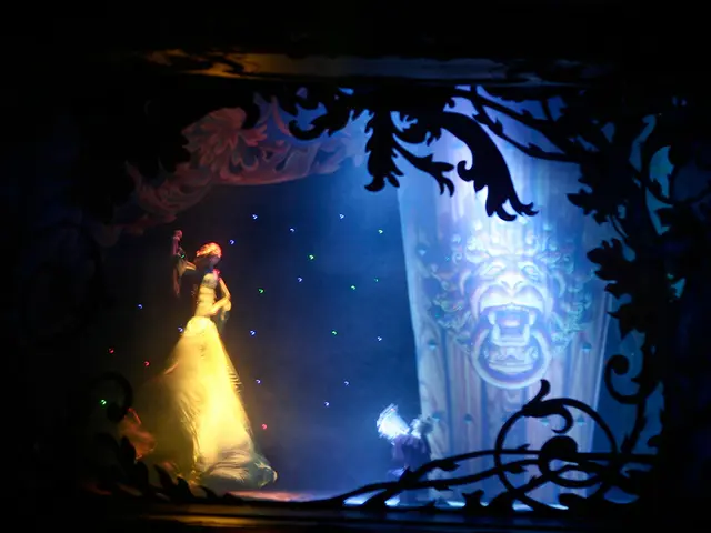 Molteplici persone comuni e figure note salutano il famosissimo stilista italiano Giorgio Armani