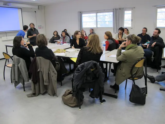 L'articolo discute l'importanza del 'Gioco Parallelo', una strategia evidenziata da un psicologo,...