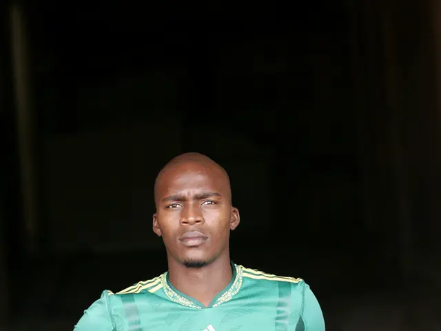 Ruolo inaspettato di Giorgio Armani nella catastrofe di moda della finale di FA Cup del Liverpool...