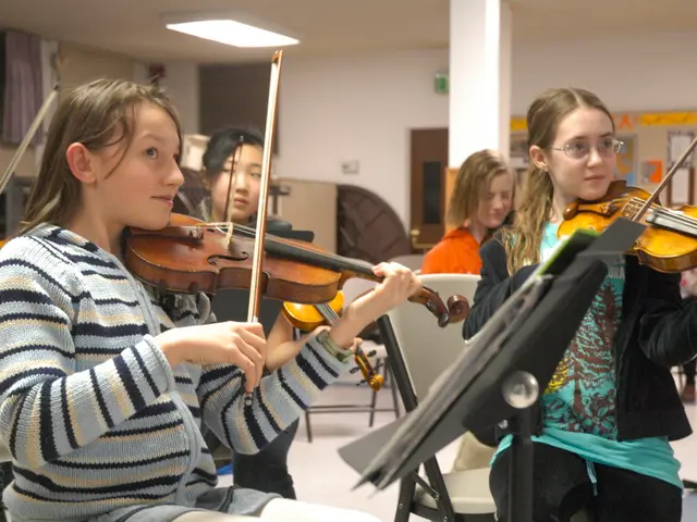 Storie vivaci di donne resilienti sono state cronicate e vissute a Dortmund per piú di un secolo e...