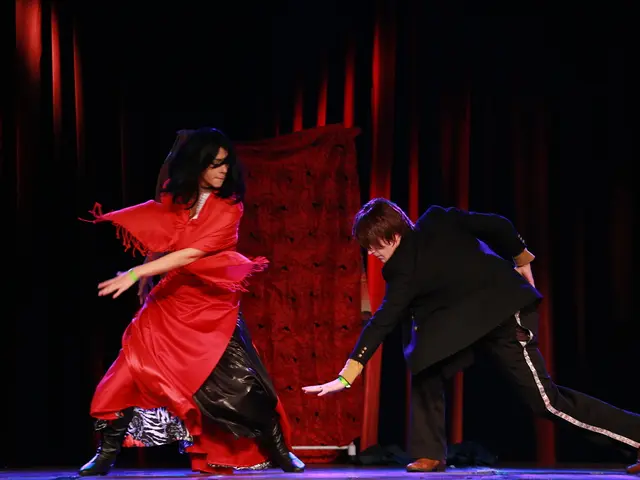 La moda Estate-Primavera riceve un boost da Oscar Isaac