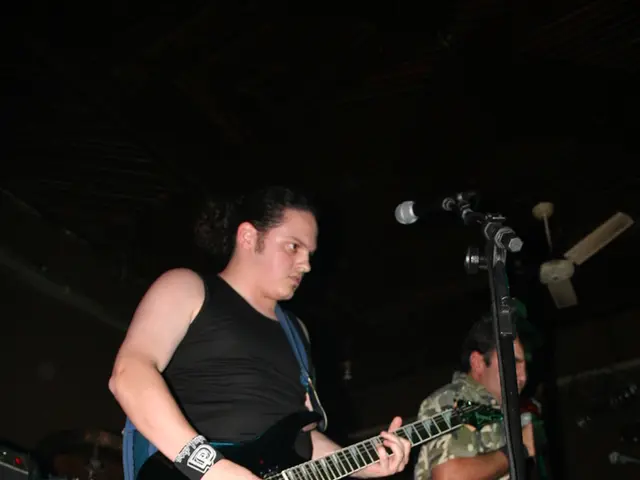 Cinque Musicisti Autoproduttori dei Propri Brani