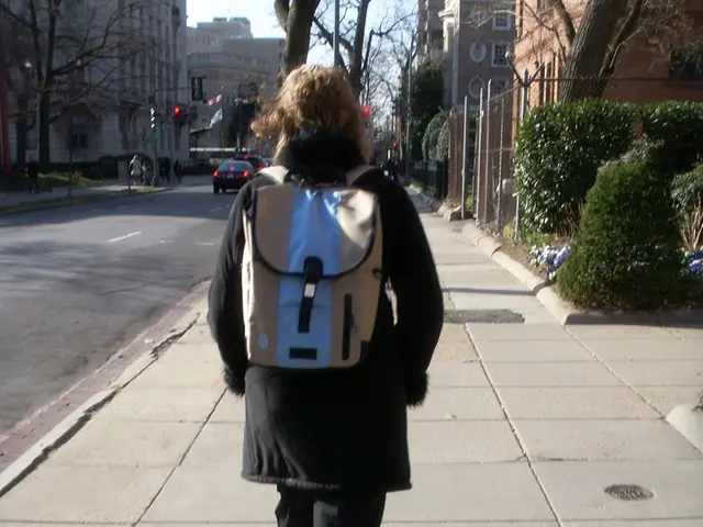 Suggerimenti per la sicurezza in viaggio da solo