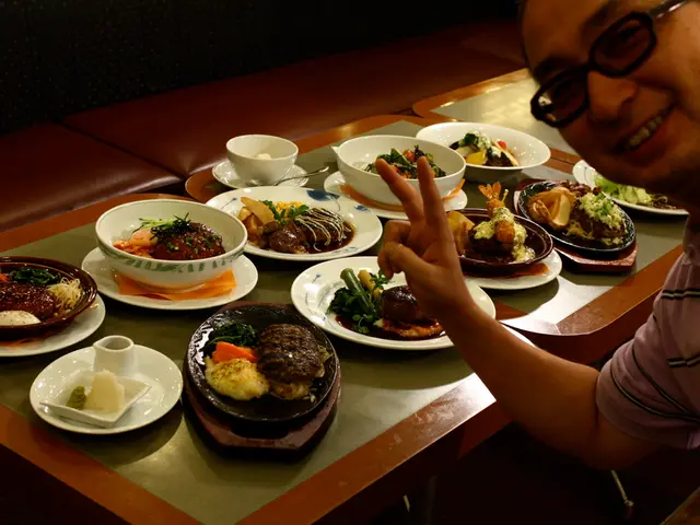 Il Vice Primo Ministro del Pakistan promette sostegno per i palestinesi, si dice a favore di un...