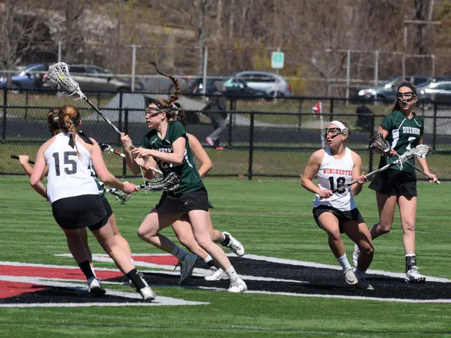 Vittoria del Centro del Connecticut sull'American International per 34-7, avviata da Olson