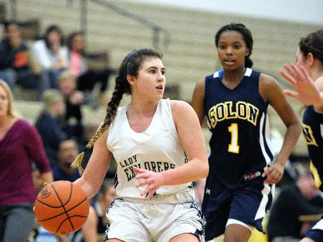 Squadra di volleyball femminile, classificata al primo posto nei sondaggi pre-stagionali, si trova...
