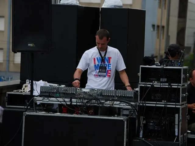 Naomi Campbell inizia la sua carriera come DJ