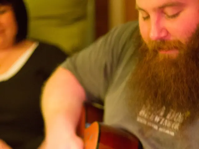 Stato coniugale di Dave Grohl e Jordyn Blum rivelato, un anno dopo la paternità di Grohl di un...