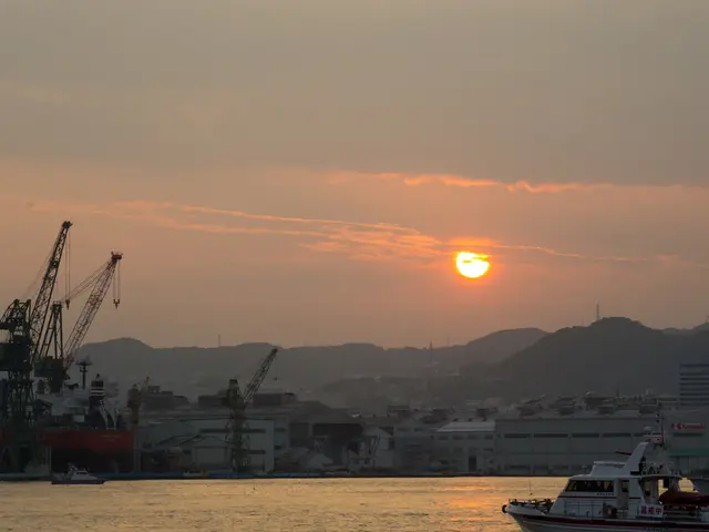 Influenza del salario minimo sui lavoratori a basso reddito negli UAE: possibile beneficio o unico...