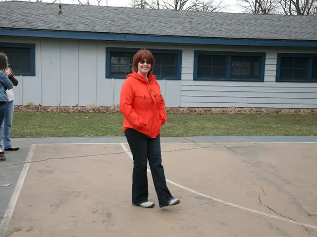 Secondo il giudice della Corte Suprema Surya Kant, i rapporti riconosciuti professionalmente durano...