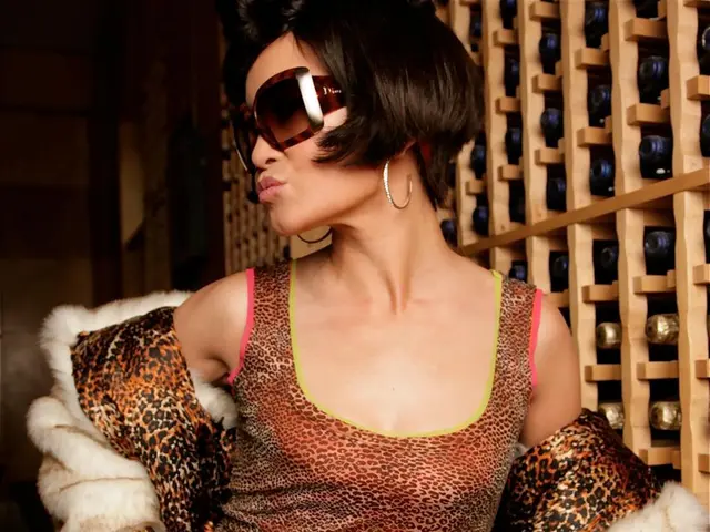 Paura della Caduta dei Capelli: Identificare i Segni, le Cause Radici e le Soluzioni